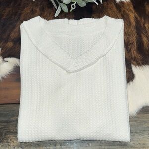 NWOT Women's Short Sleeve waffle knit v neck  White Top